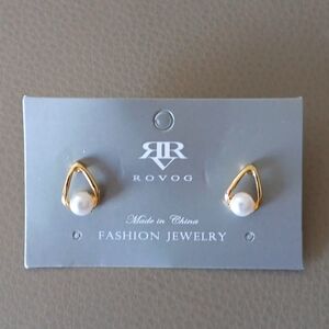 Goldtone and pearl earrings